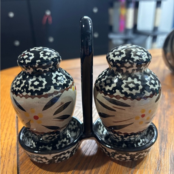 Temptations Salt and Pepper shaker set - Picture 2 of 4